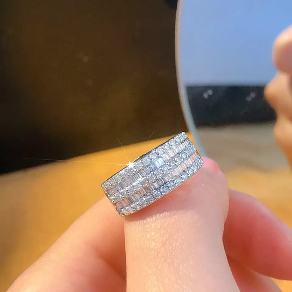 18K White Gold Women Natural Diamond Ring - Picture 4 of 7